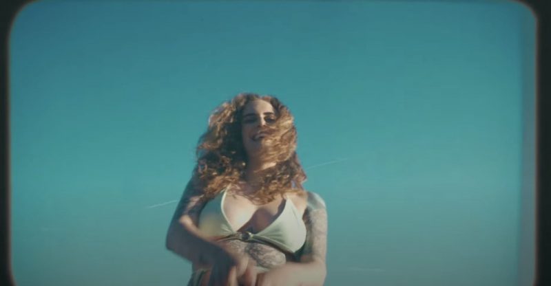 Summer Vibes lesbiennes avec le clip « That Feel » de la rappeuse canadienne Lex Leosis