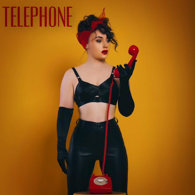 Clip Pop Soul façon UK avec « Telephone » de Daisy Gil