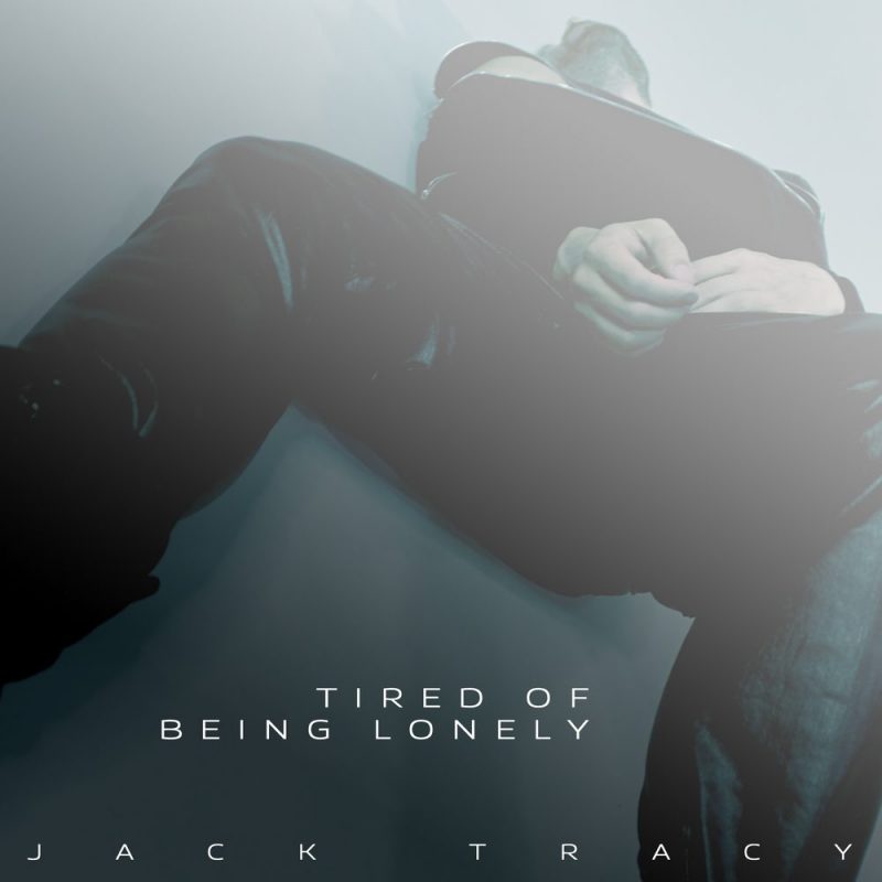 Vous devriez écouter “Tired of Being Lonely” de Jack Tracy