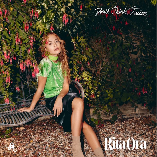 « Don’t Think Twice » : Le nouveau tube captivant de Rita Ora avec un clip envoûtant réalisé par Taika Waititi
