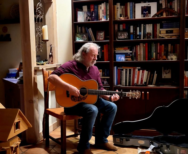 L’univers envoûtant de GF Morgan révélé dans son nouvel album « Magenta »
