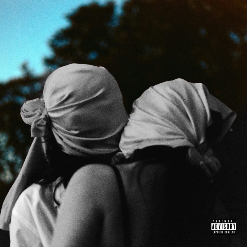 « Pick A Fight » de Jade LeMac : Un Single Pop Percutant de Satire Amoureuse