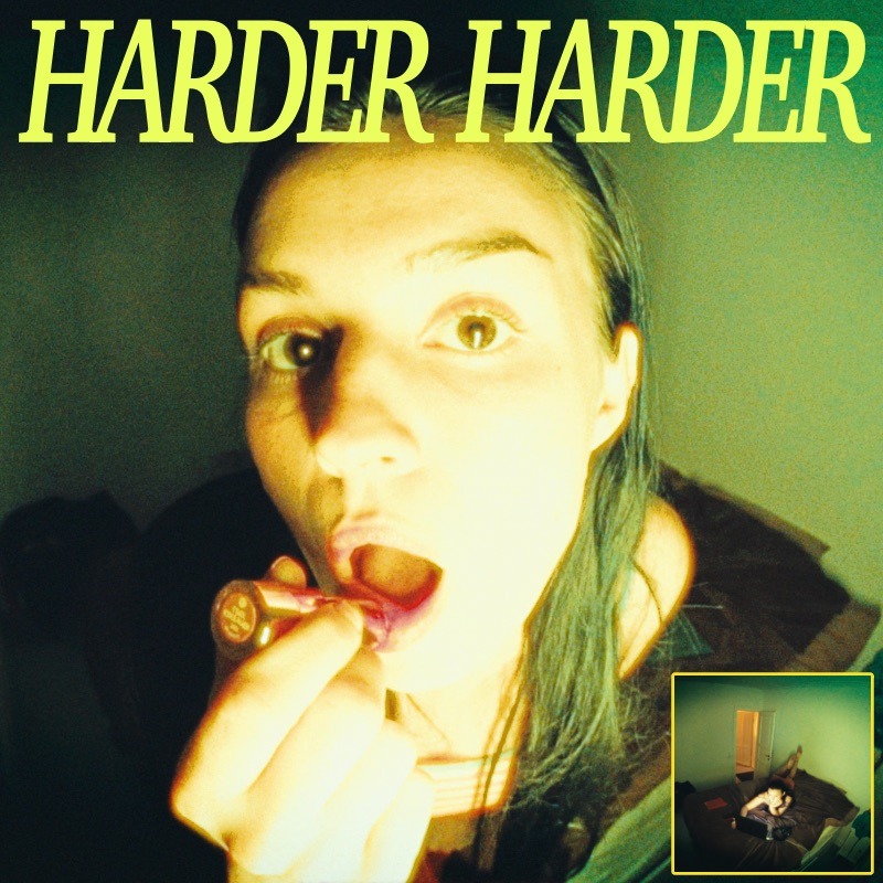 « Harder » de Thea Dora : Une Vague Pop Hypnotisante