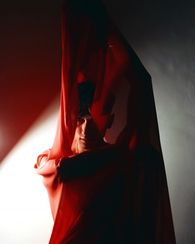 El Sam sort un nouveau titre « Simplify » : une ode à la simplicité et à l&rsquo;amour de soi