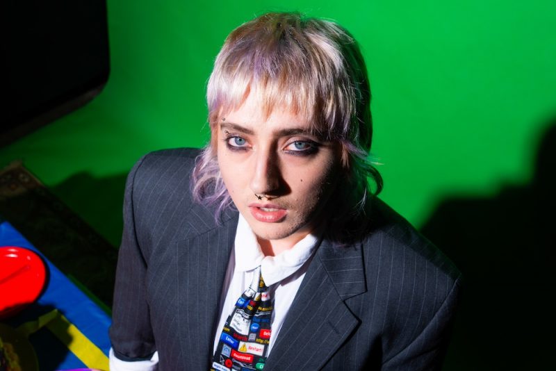 Boy Jr. : « Your Mom Is Disappointed In You » – Un Banger Synth-Pop Délirant et Révélateur