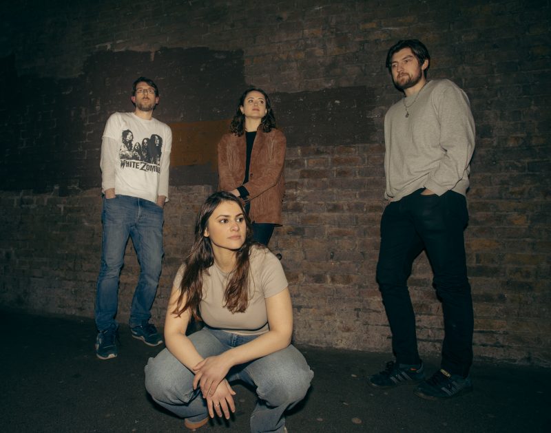 FEMEGADES Dévoile un Nouvel EP Intitulé « Sex Robots » : Une Exploration Provocatrice des Thèmes Sociaux