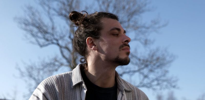 Gus Walker Éblouit avec le Live Captivant de « Pink Skies »