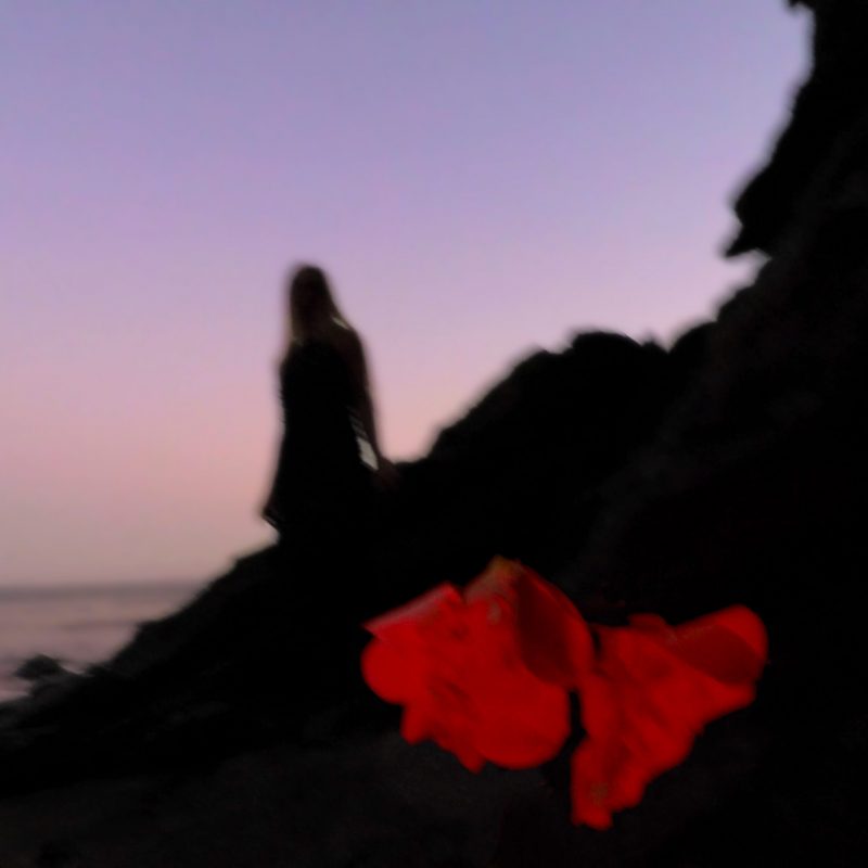 Isolde Molarin éblouit avec “longer & linger”, une exploration sonore intime