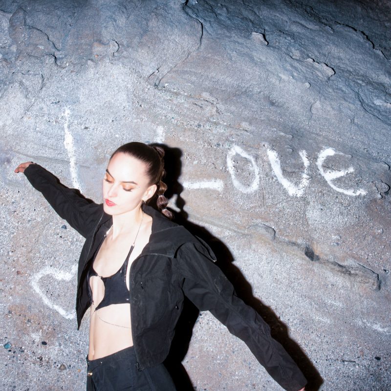 Vitesse X explore la vulnérabilité dans son nouveau single “way i luv”
