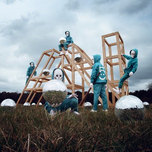 AWOLNATION Éclaire le Chemin avec « I Am Happy » : Une Fusion de Réflexion et d’Énergie