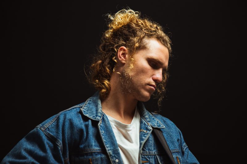 Brandon Grant dévoile « Knowing » : une ballade indie folk émouvante