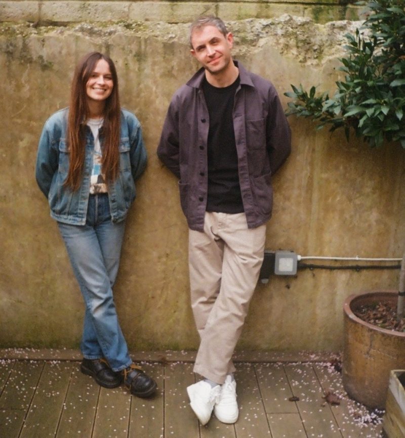Kidnap et Gabrielle Aplin Dévoilent « Feels Like Home » : Une Exploration Émouvante de la Nostalgie et de la Réconnexion