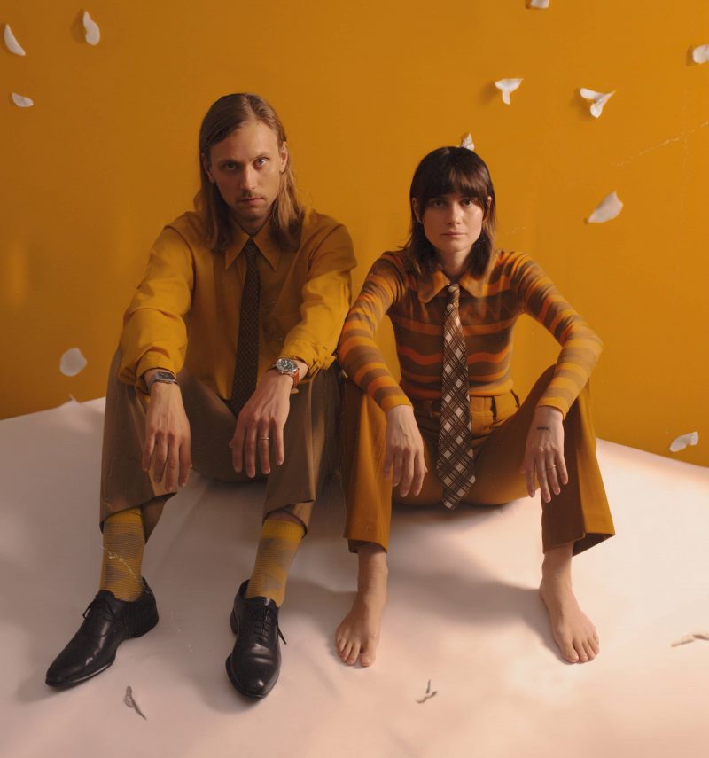 Pale Moon Révèle Leur Nouvelle Chanson Sensuelle : « Clothes (Take Off Your Clothes) »