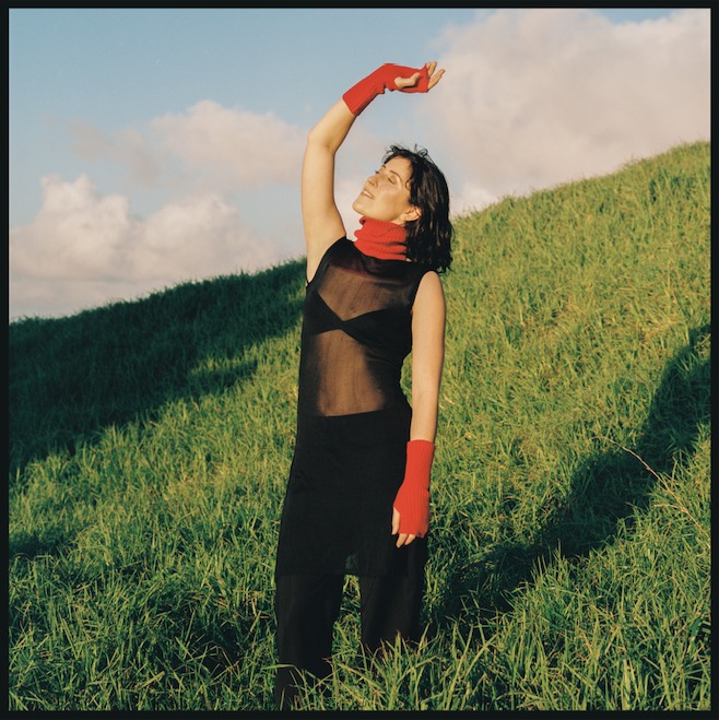 Alba Rose Lance ‘Subside (Wasting My Days)’ : Un Hymne Dansant pour Échapper aux Réflexions Négatives