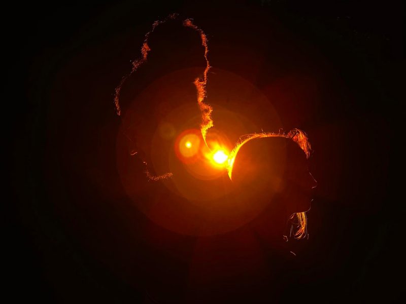 Elikiaonthebeat présente un univers musical innovant avec l’EP ‘Strobo’