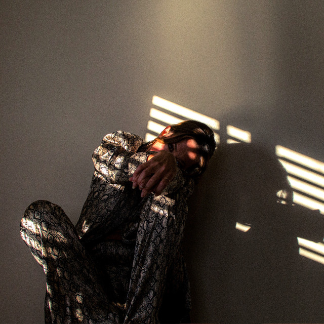 « REM » de Lyves : Une plongée introspective et cathartique