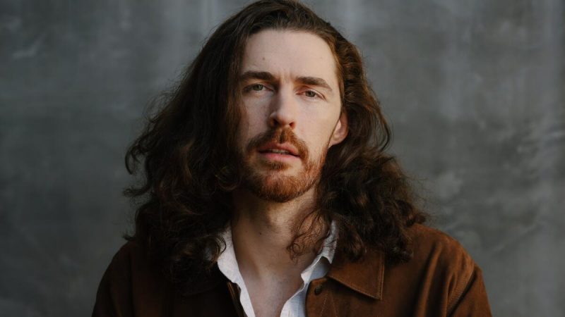 « Too Sweet » de Hozier en tête des charts irlandais : Plongée dans le succès du titre