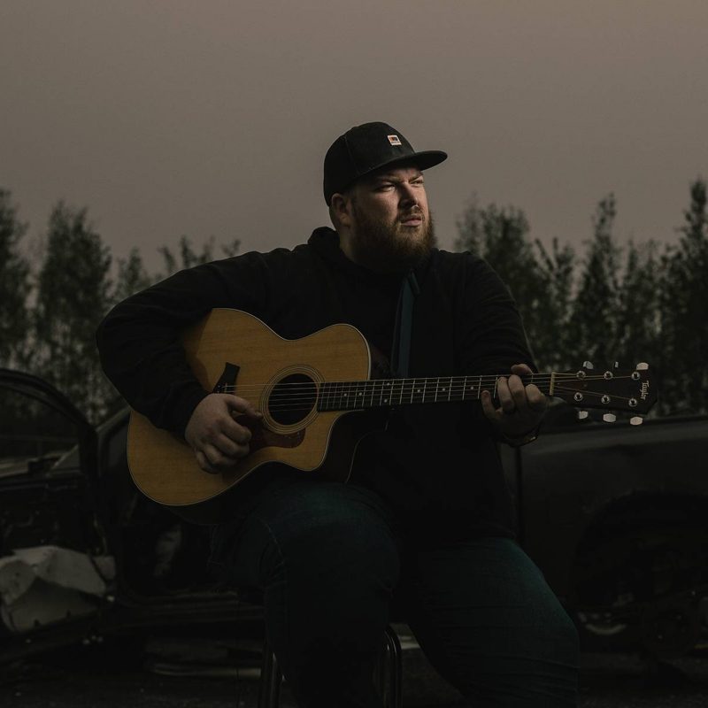 Brett Matthews et « Lucky Ones » : Une fusion émotive dans une pause musicale de qualité