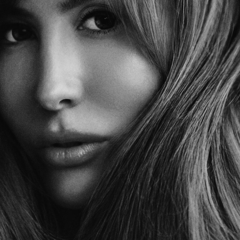 Sasha Miro ensorcelle avec « Spell » : un voyage sonore mystique et enivrant
