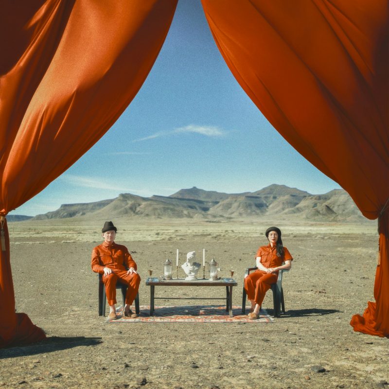 « Falling Asleep » : St. Lucia réinvente la pop avec un voyage onirique et psychédélique