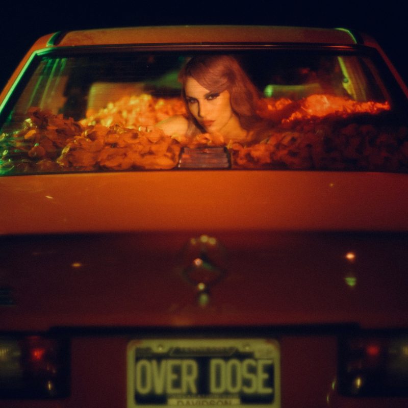 Amanda Stone captive avec « Overdose », un hymne pop addictif