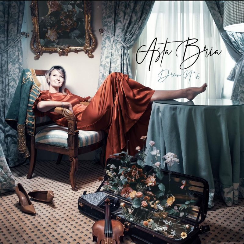 Asta Bria charme avec « Dream No6 » : Une ballade pop envoûtante
