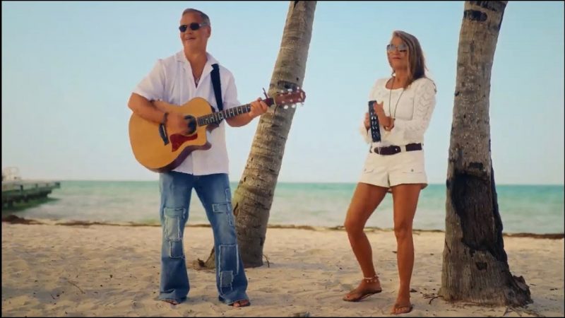 Kelsey And Lisa dévoile « Takin’ It Easy » : Un Hymne aux Vacances Éternelles
