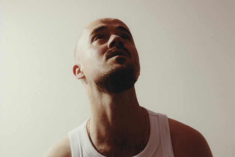 Maverick Sabre explore l’émotion brute dans « You Don’t Even Need It »