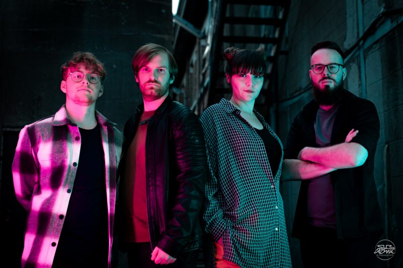 À la lisière de l’existence : « The Edge » des Subatomic Strangers