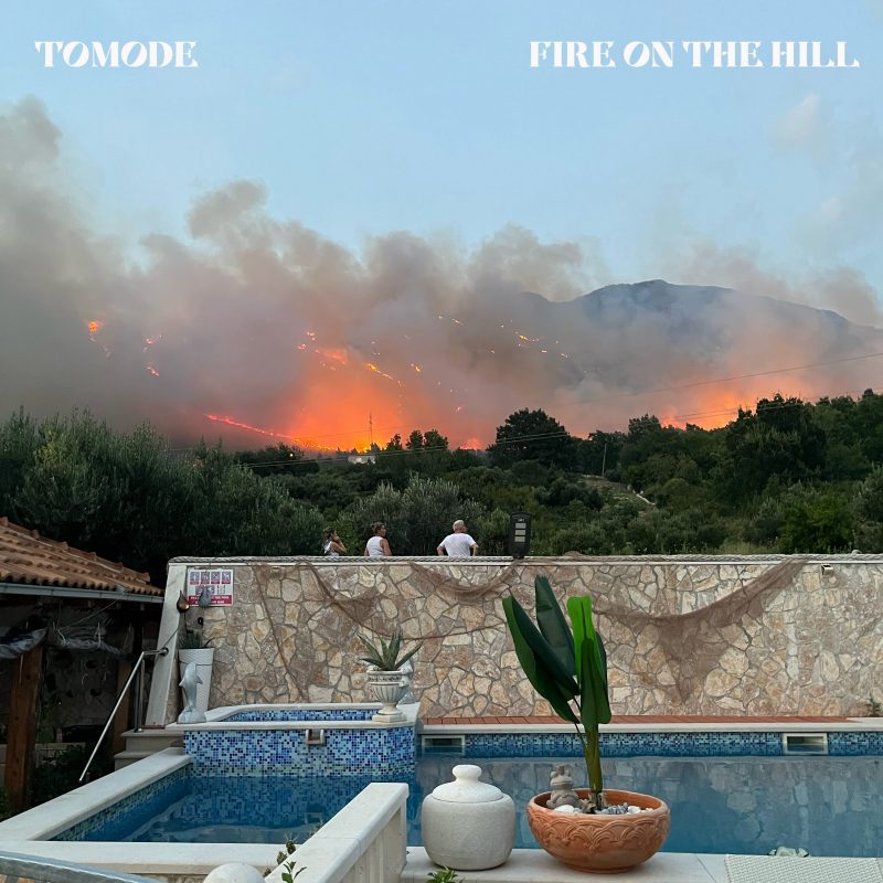 Tomode embrase l’apocalypse avec « Fire On The Hill »