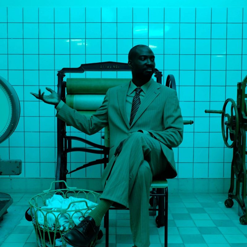 Joshua Idehen charme avec son EP poétique Mum Does The Washing