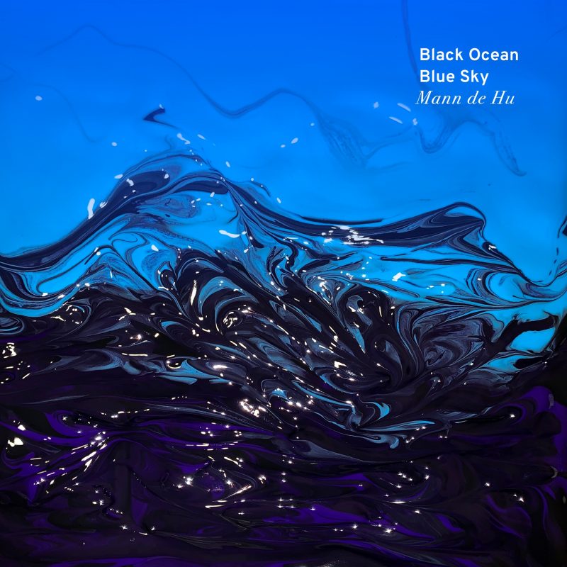 « Black Ocean Blue Sky » : L&rsquo;Œuvre Éclectique de Mann de Hu