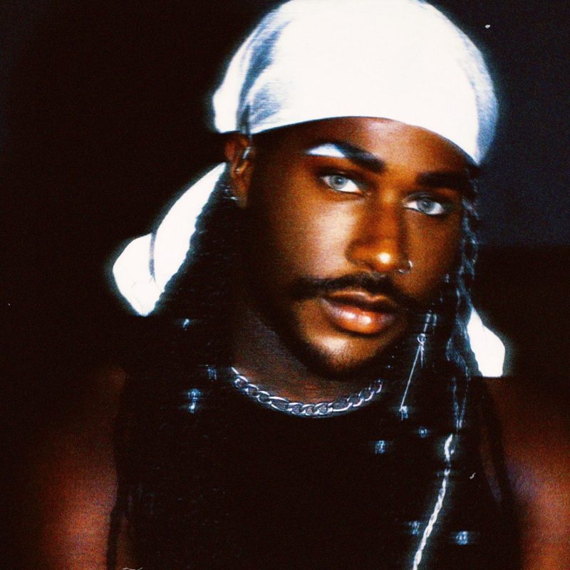 « The Villain » : Stefano Ark incarne l’alter ego de l’anti-héros dans une explosion de punk et rap