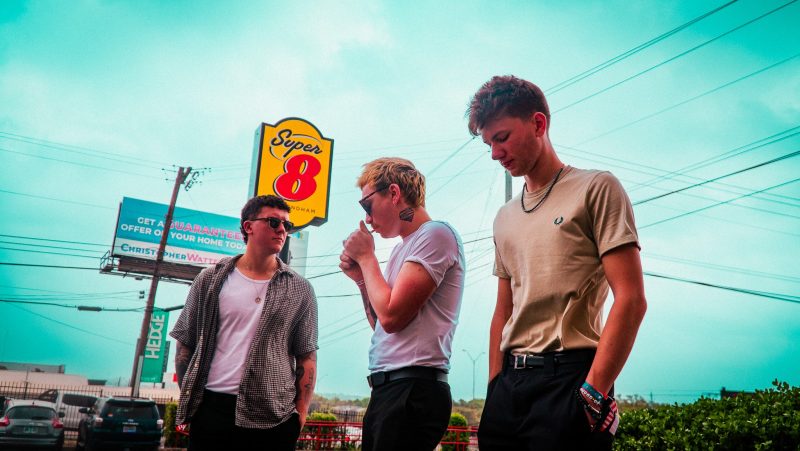 Hollows inaugure une nouvelle ère avec « Running With Scissors »