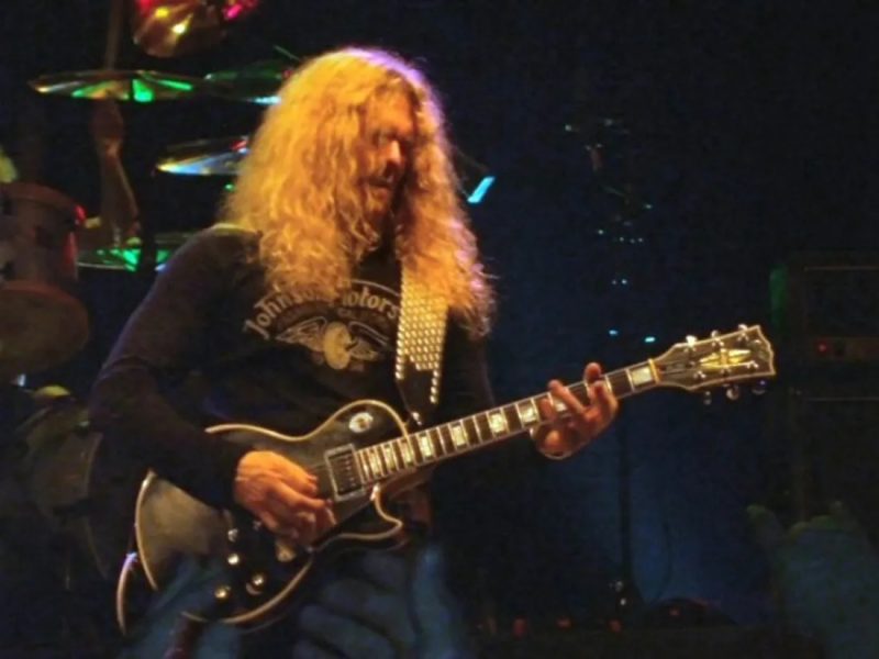 Décès de John Sykes : Une légende du rock s’éteint à 65 ans