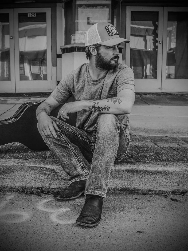 Jeremy Gravely rend hommage à son grand-père avec « Where I Got My Fire »