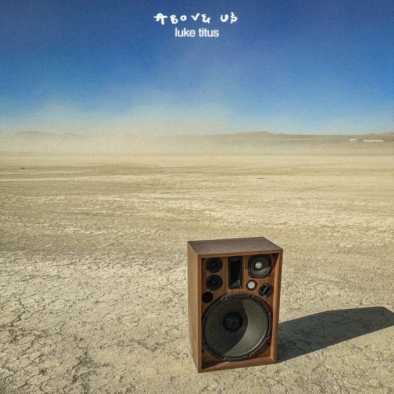 Luke Titus – « Above Us » : une envolée introspective et poignante