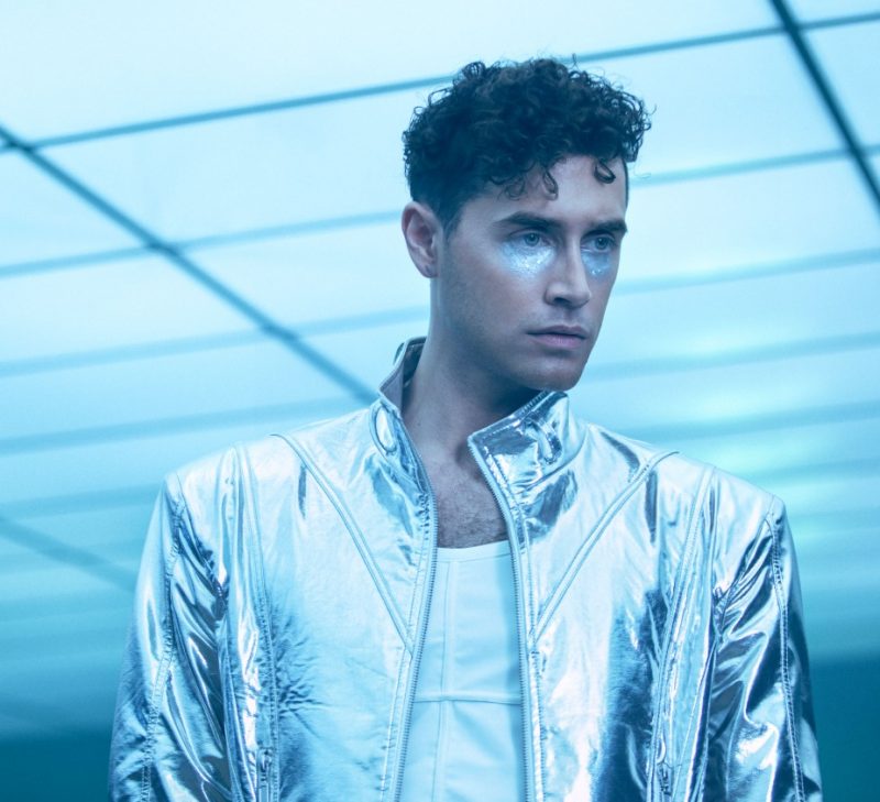 Stewart Taylor dévoile « EVEN » : un hymne pop sur la résilience et la guérison