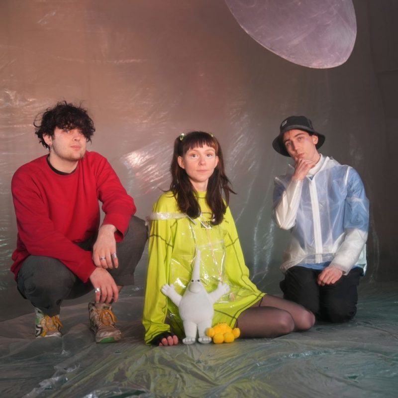 Tapeworms dévoile ‘Playground’ : un voyage sonore entre naïveté et évasion