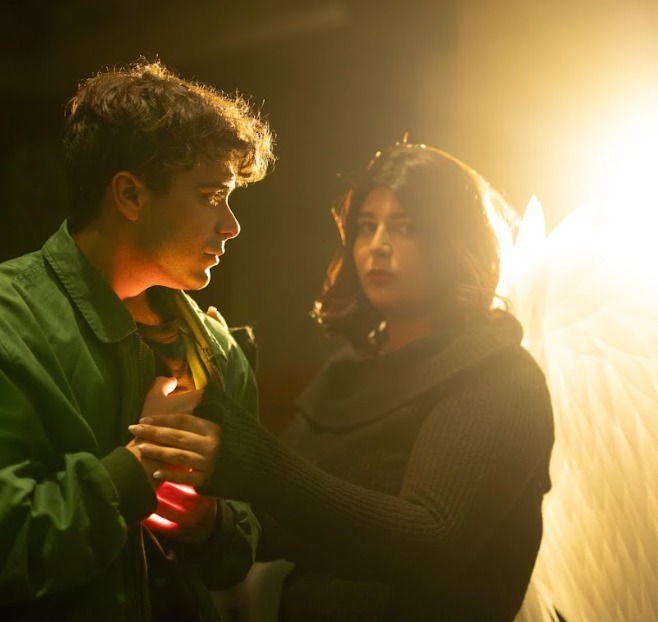 Yafania dévoile « Don’t You Want To Be With Me? » avec un clip captivant