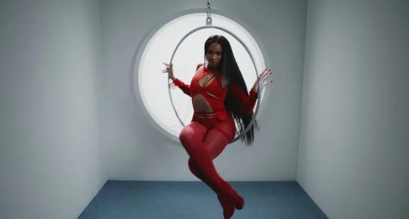 Coco Jones envoûte avec « Taste » : un hommage sensuel à « Toxic » de Britney Spears