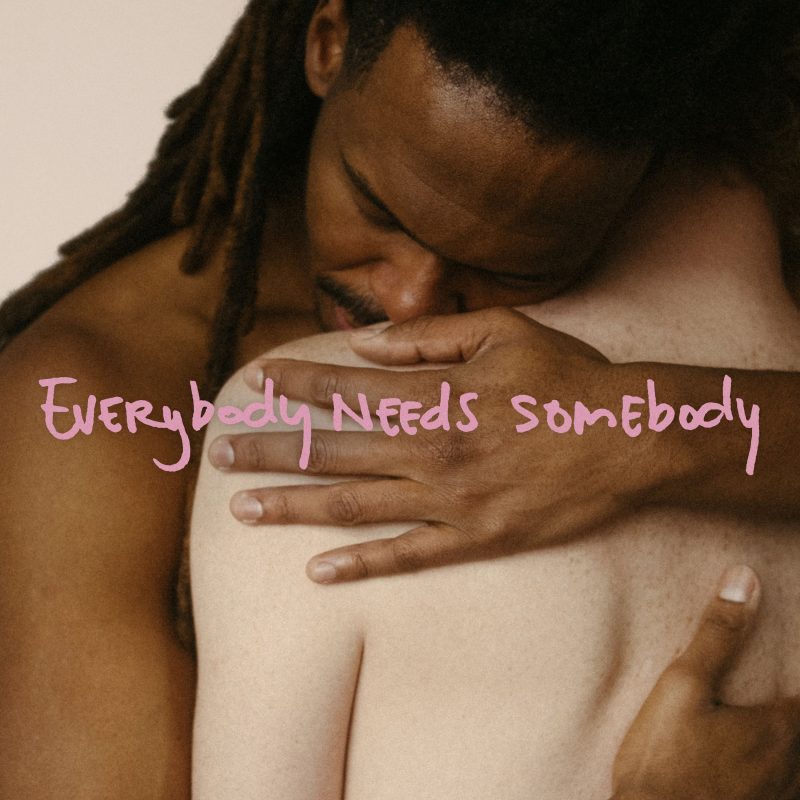 Jeangu Macrooy dévoile ‘Everybody Needs Somebody’ : Un hymne à l’unité et à la solidarité