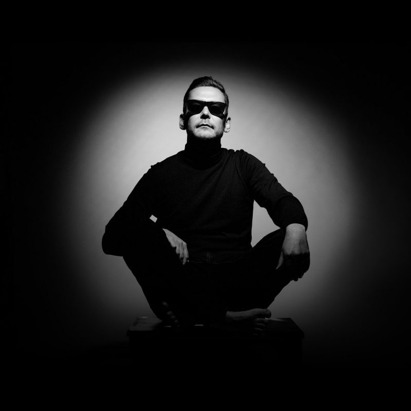 Simeon Kirkegaard explore de nouvelles sphères avec * (Asterisk)