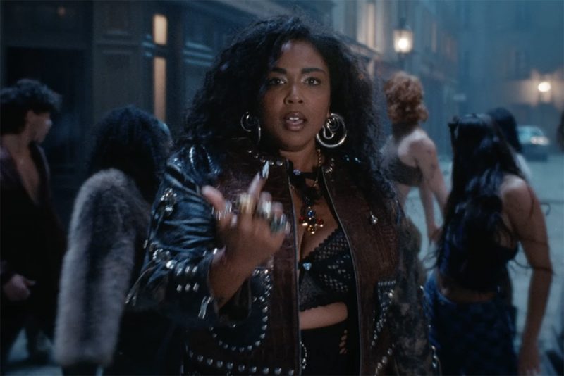 Lizzo signe son grand retour avec « Love in Real Life »