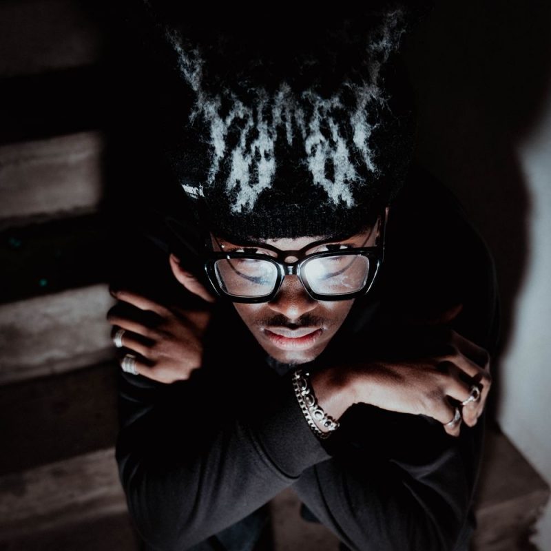 tmdistant plonge dans l’abîme avec « sink my head into the sand »