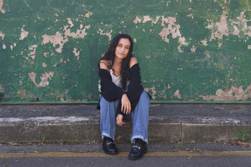 Abbey Lane dévoile « Baby Steps », une mélodie indie douce célébrant les petites joies