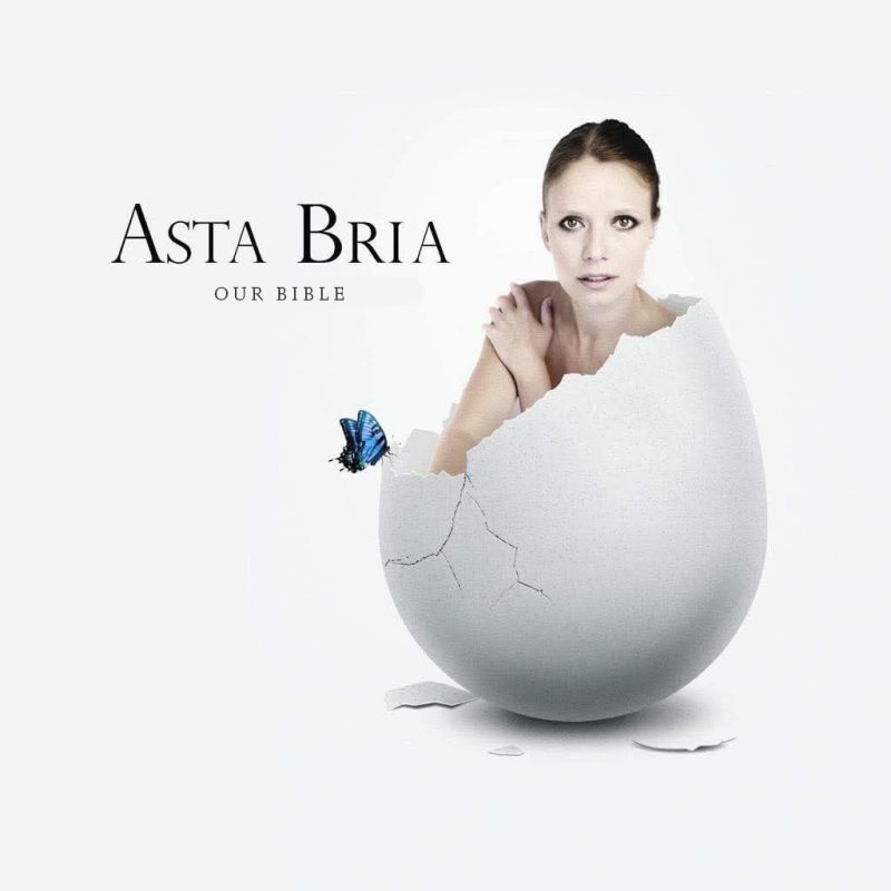 Asta Bria – “Our Bible” : une prière pop pour un monde à réécrire