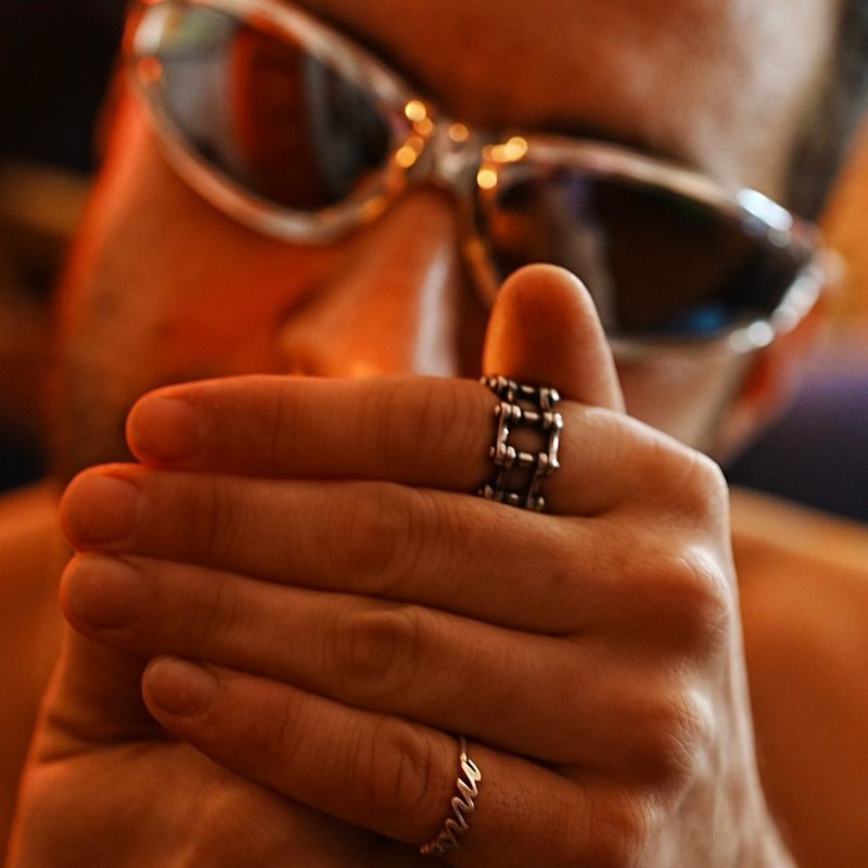 ILTON – “Same Thoughts” : l’angoisse en boucle, sublimée en mélodie contagieuse