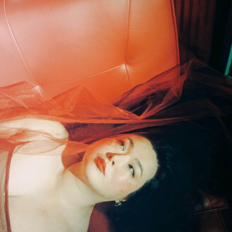 « Siv Disa explore le chaos des vingtaines avec ‘The Debutantes of Williamsburg' »