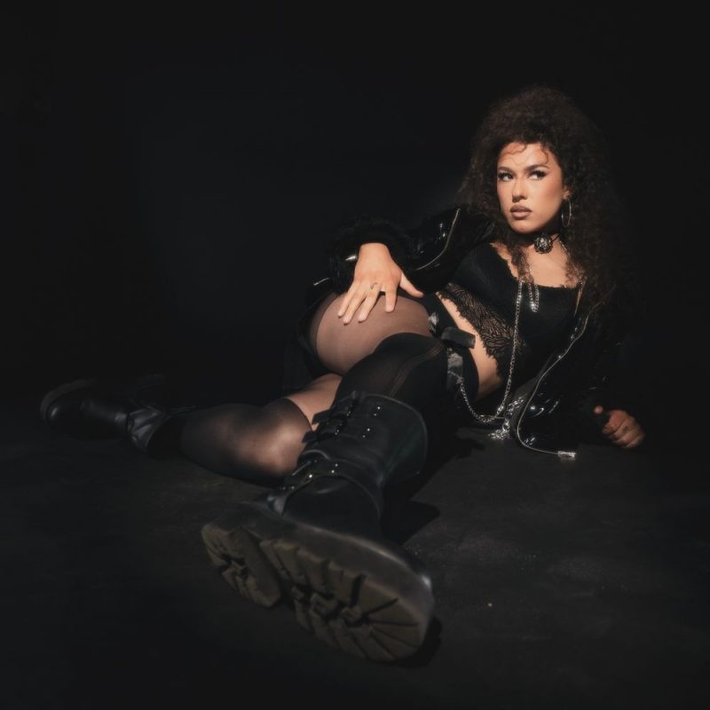 Tanya George – « Serious » : un manifeste pop-soul pour qu’on la prenne enfin au sérieux